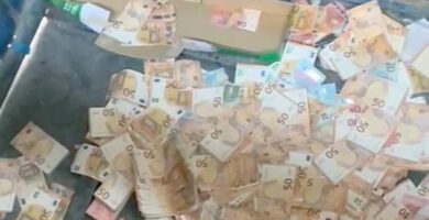 Un hombre tira 46.645 euros a un contenedor en Valladolid